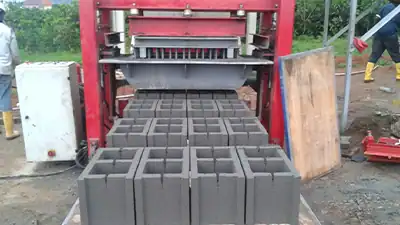 Concrete Block Molding Machine